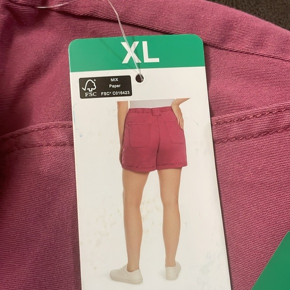 - Woman’s Gloria Vanderbilt shorts - Picture 2 of 2